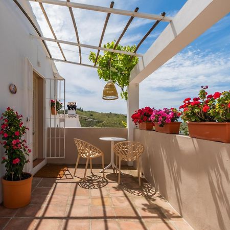 Bed And Breakfast Lagabella Sedella Екстериор снимка