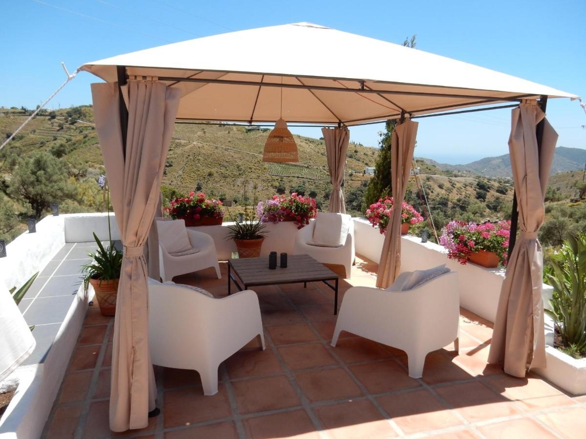 Bed And Breakfast Lagabella Sedella Екстериор снимка